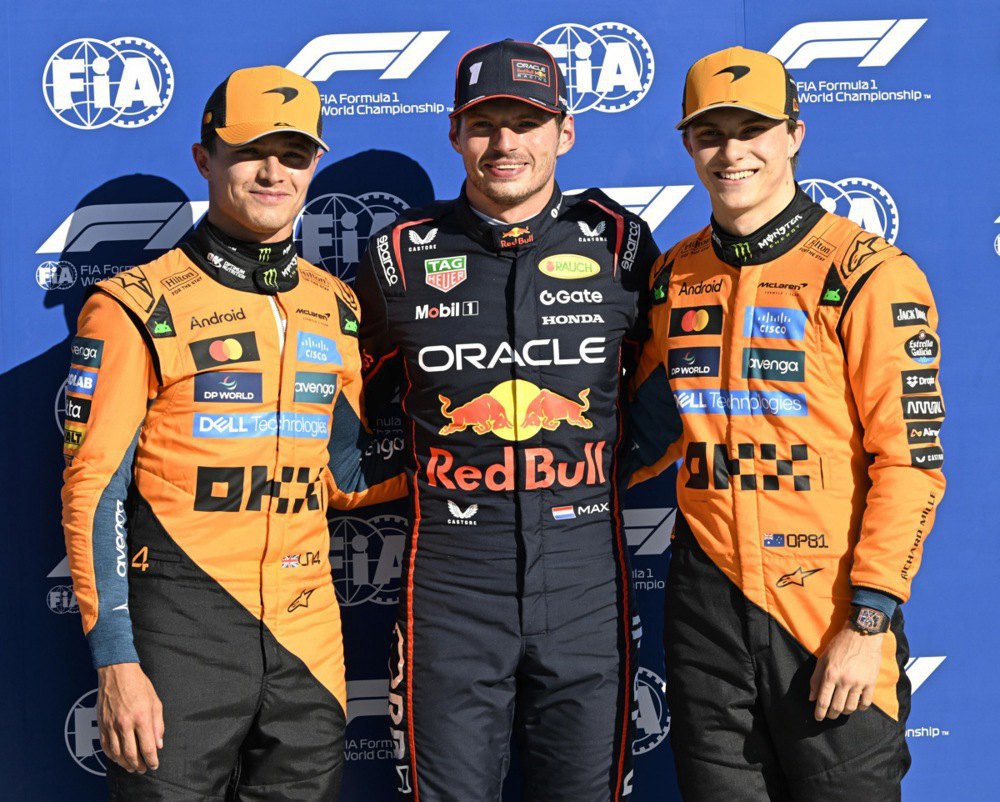 Тройка лучших по итогам гонки (слева направо: Ландо Норрис, Макс Ферстаппен, Оскар Пиастри)